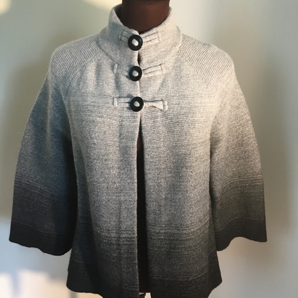 Jones New York Jackets & Blazers - EUC Jones NY signature button cape w/sleeves